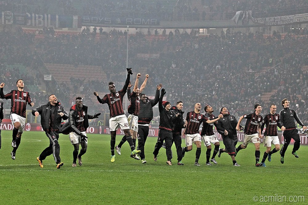Milan celebrate the derby victory in front of the Curva Sud. | Image: acmilan.com