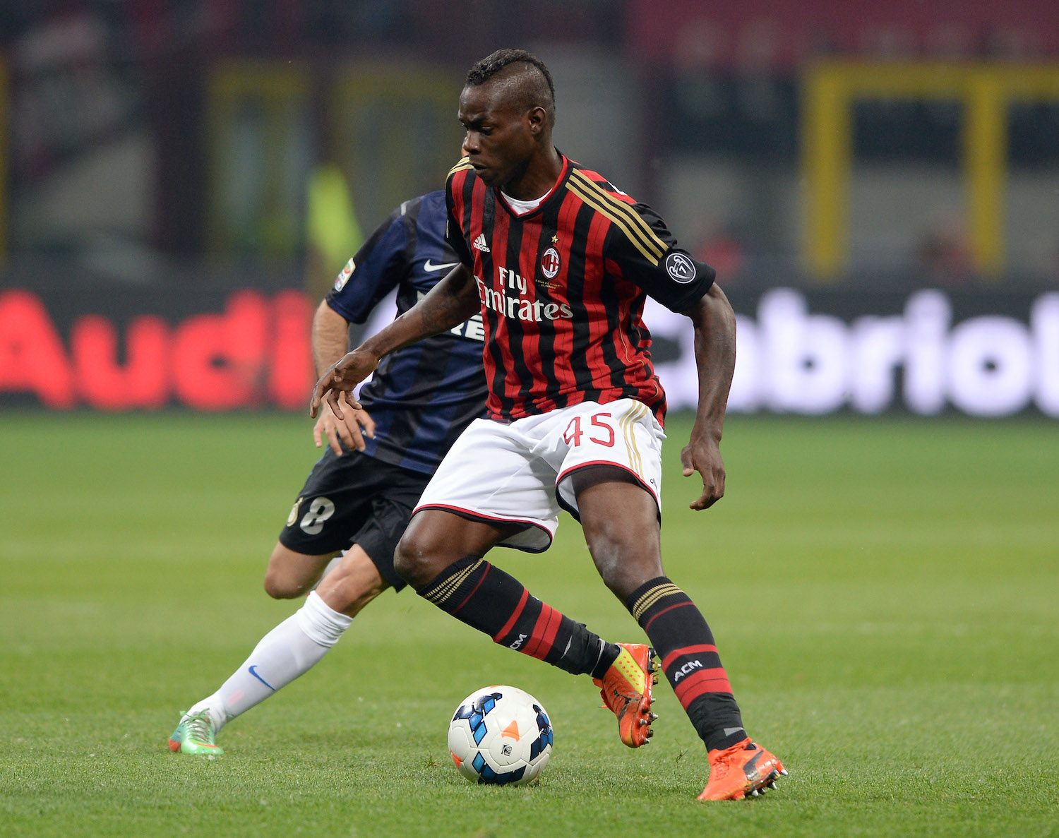Mario Balotelli battles for possession in the derby against Inter back in 2014. | Image: getty