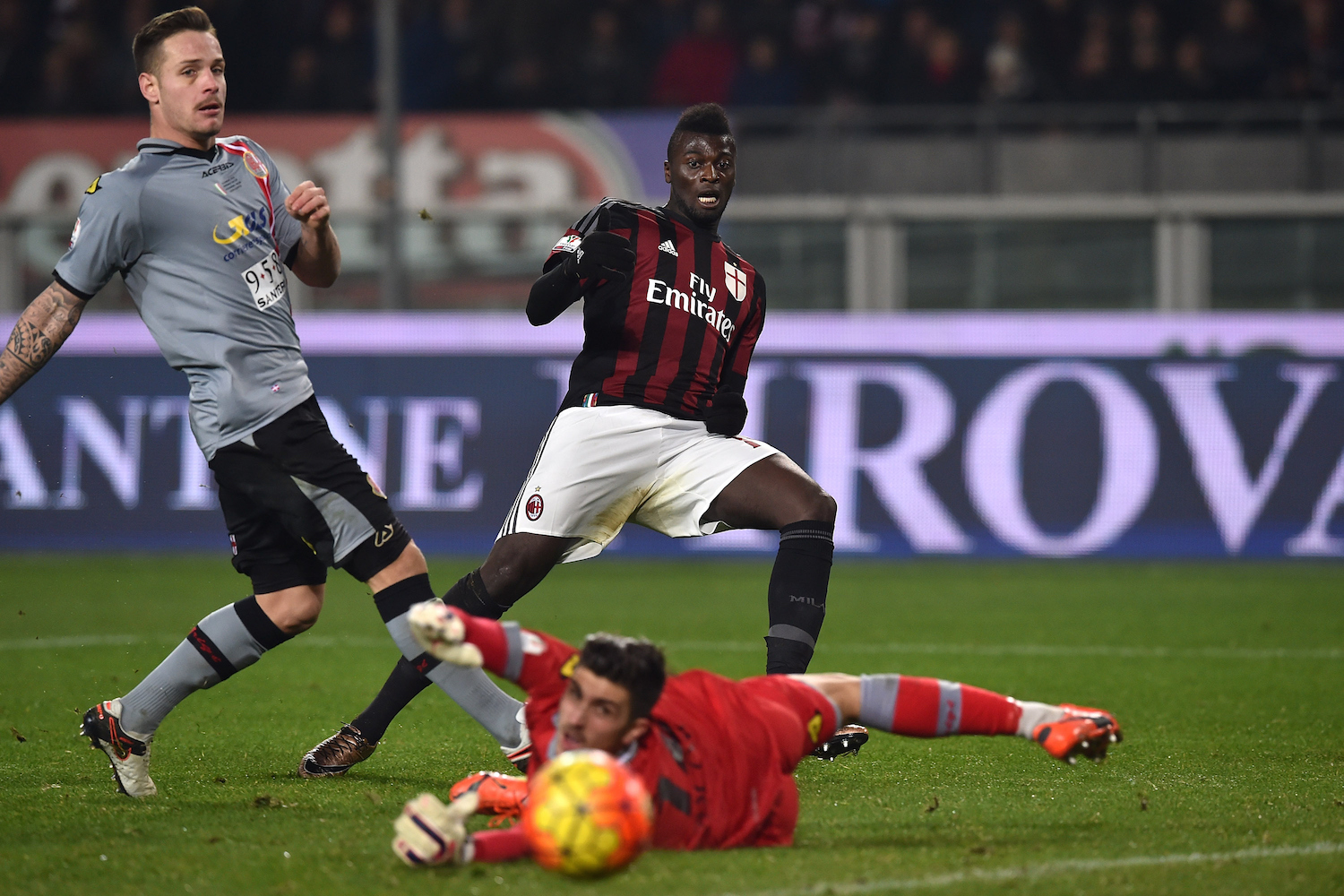 Niang - injured for the second leg - narrowly misses in the first. | Valerio Pennicino/Getty Images