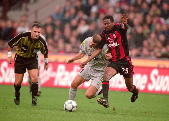 21 Oct 2000:  Roque Junior of AC Milan battles with Zinedine Zidane of Juventus during the Italian Serie A game played at the San Siro Stadium in Milan, Italy. The game ended in a 2-2 draw.  Mandatory Credit: Claudio Villa /Allsport