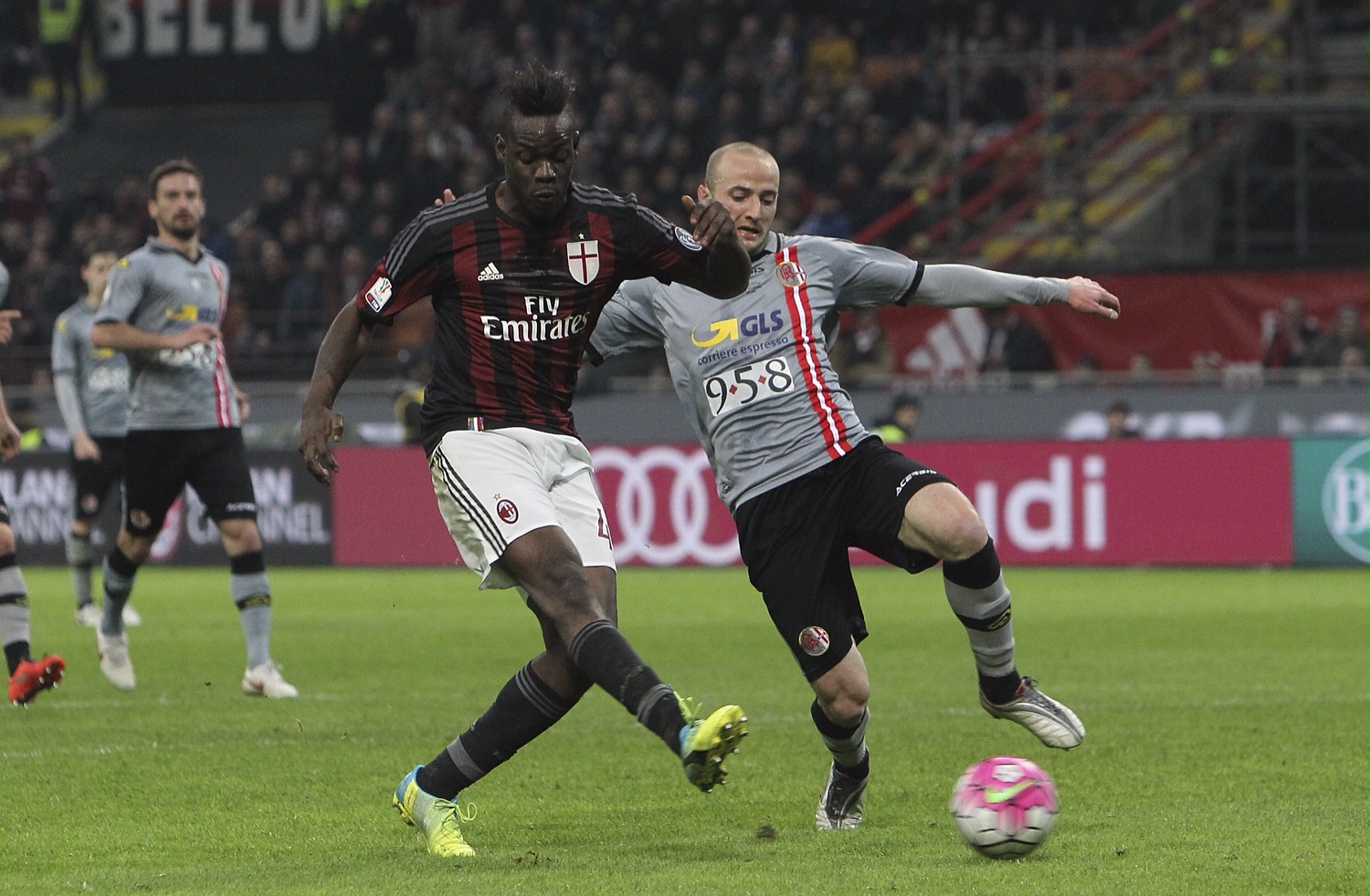 MILAN, ITALY - MARCH 01: Mario Balotelli (L) of AC Milan scores his goal during the TIM Cup match between AC Milan and US Alessandria at Stadio Giuseppe Meazza on March 1, 2016 in Milan, Italy. (Photo by Marco Luzzani/Getty Images)