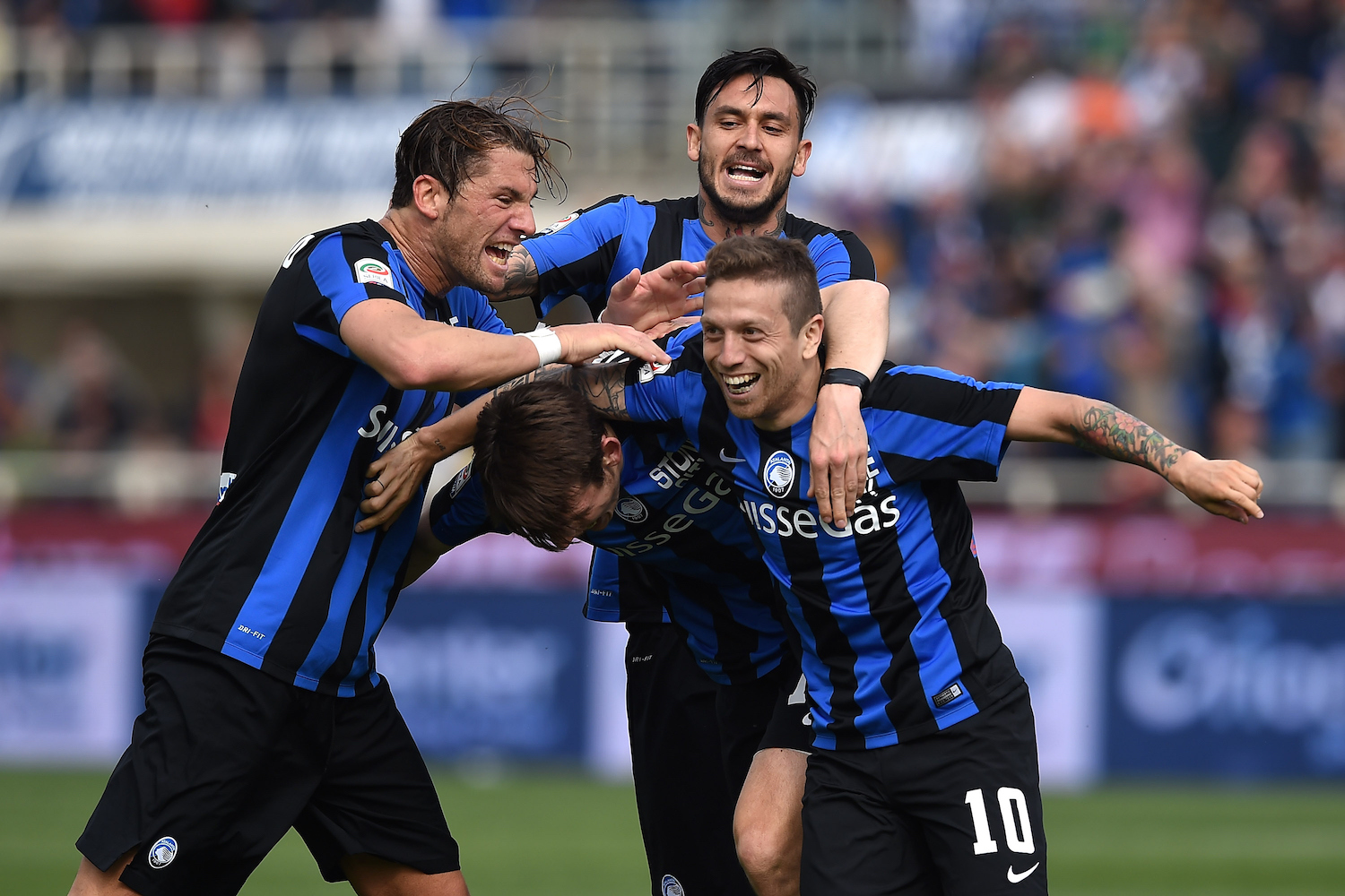 Gomez celebrates giving La Dea the lead. | Valerio Pennicino/Getty Images