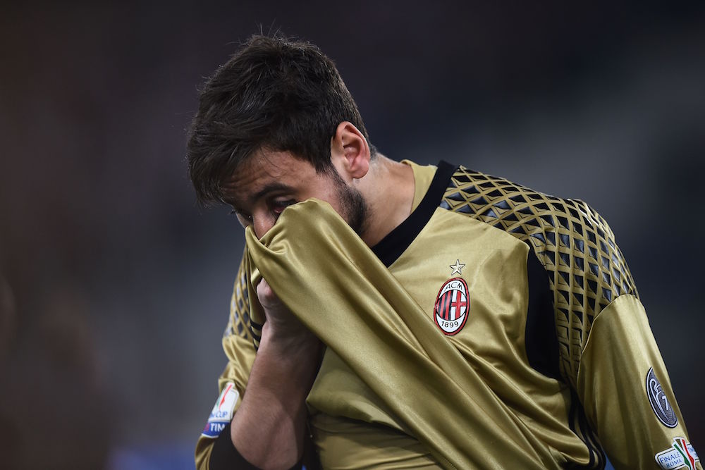 Report: Donnarumma broke down in tears; told friends he doesn't want to  leave Milan