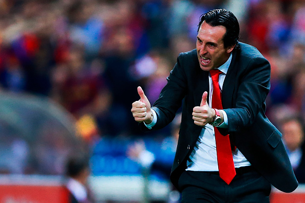 MADRID, SPAIN - MAY 22: Head coach  Unai Emery of Sevilla FC gives instructions during the Copa del Rey Final match between FC Barcelona and Sevilla FC at Vicente Calderon Stadium on May 22, 2016 in Madrid, Spain. (Photo by Gonzalo Arroyo Moreno/Getty Images)