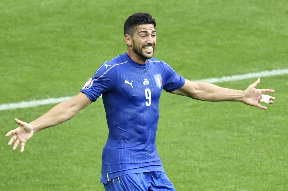 Pelle close to shock China switch | PHILIPPE LOPEZ/AFP/Getty Images
