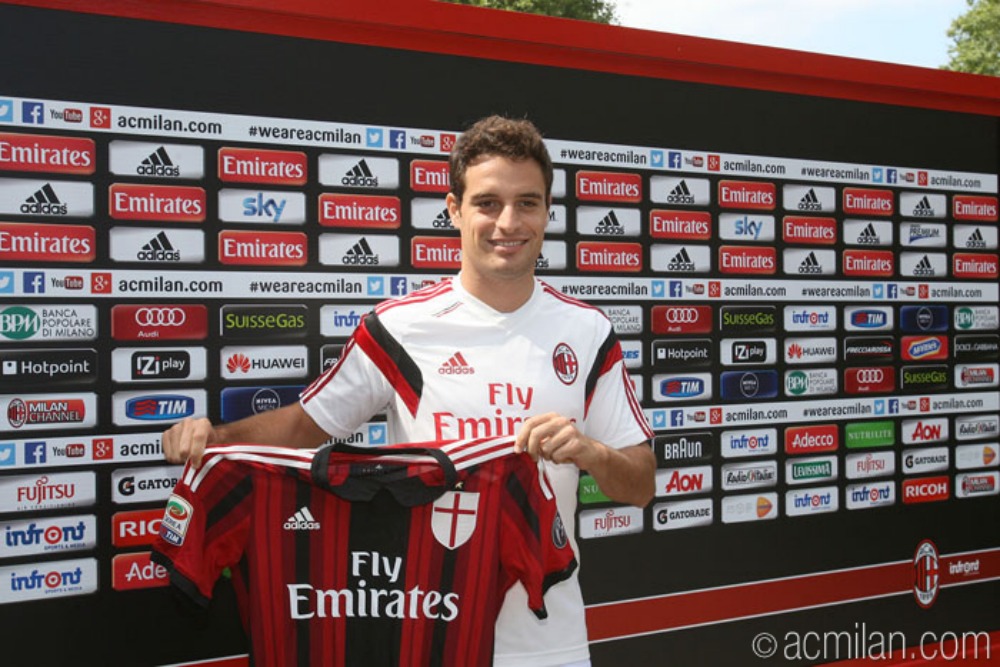 Giacomo Bonaventura is revealed as an AC Milan player
