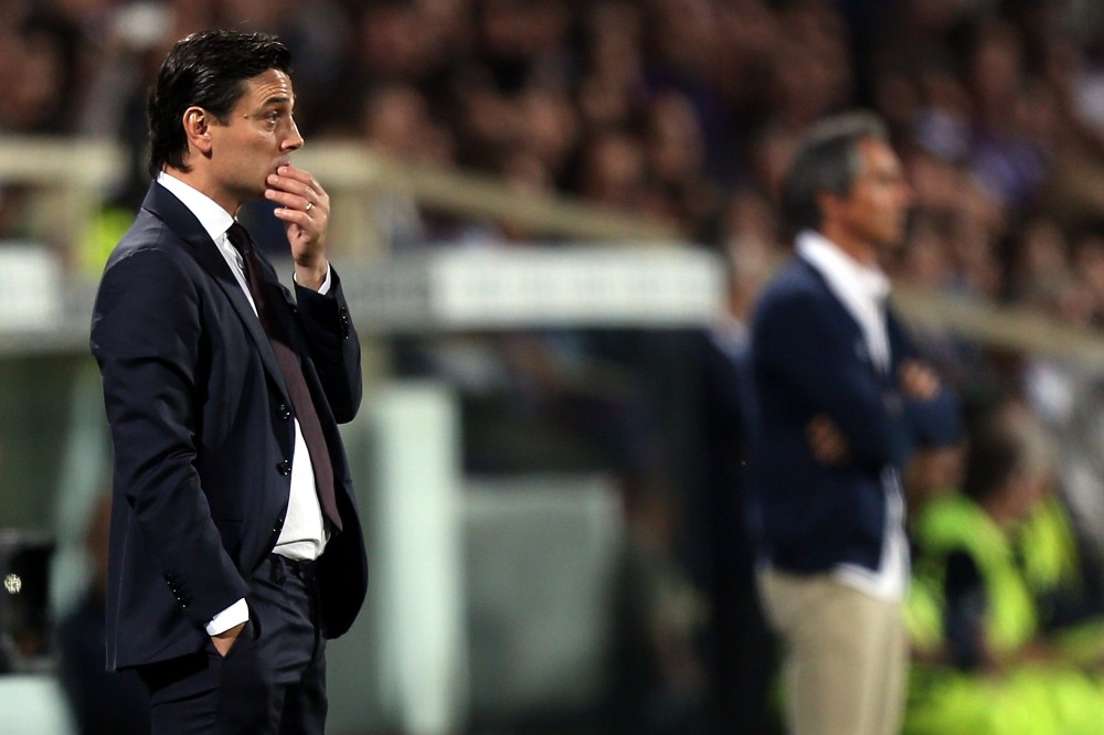 FLORENCE, ITALY - SEPTEMBER 25: Vincenzo Montella manager of AC Milan looks on during the Serie A match between ACF Fiorentina and AC Milan at Stadio Artemio Franchi on September 25, 2016 in Florence, Italy. (Photo by Gabriele Maltinti/Getty Images)