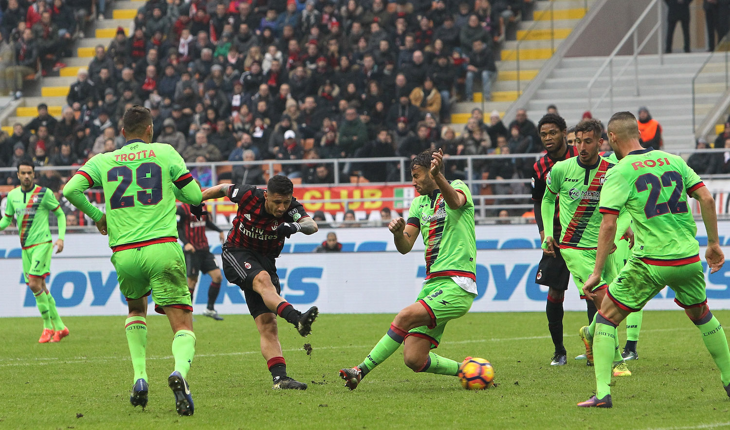 AC Milan v FC Crotone - Serie A