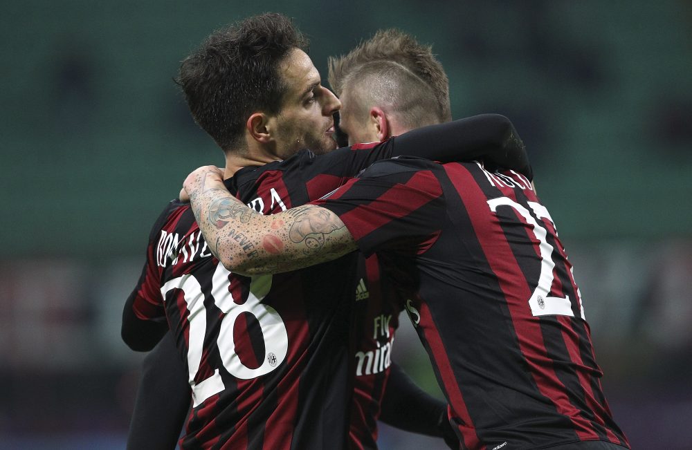 MILAN, ITALY - NOVEMBER 28: Giacomo Bonaventura (L) of AC Milan celebrates with his team-mate Juraj Kucka (R) after scoring the opening goal during the Serie A match between AC Milan and UC Sampdoria at Stadio Giuseppe Meazza on November 28, 2015 in Milan, Italy. (Photo by Marco Luzzani/Getty Images)