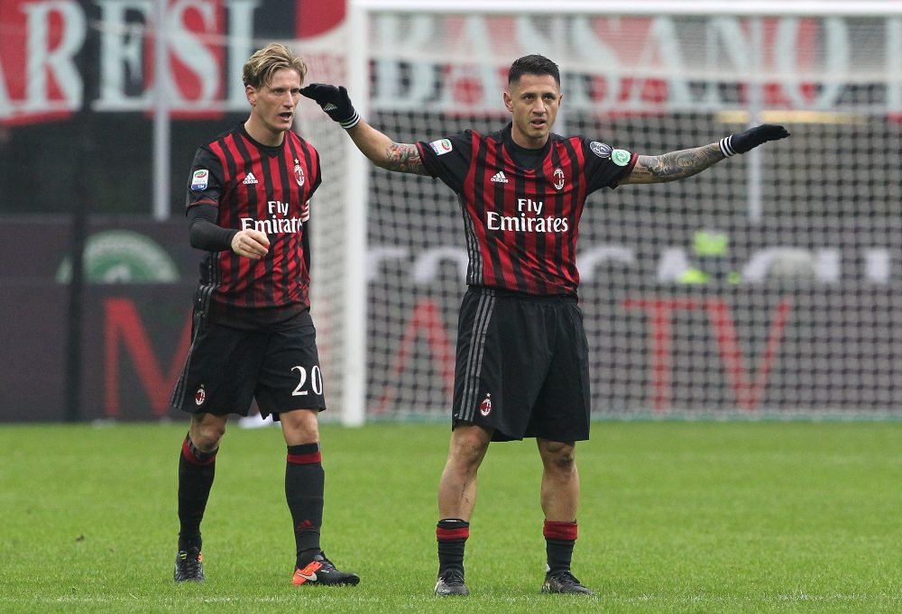 MILAN, ITALY - DECEMBER 04: Gianluca Lapadula (R) of AC Milan celebrates his goal during the Serie A match between AC Milan and FC Crotone at Stadio Giuseppe Meazza on December 4, 2016 in Milan, Italy. (Photo by Marco Luzzani/Getty Images)