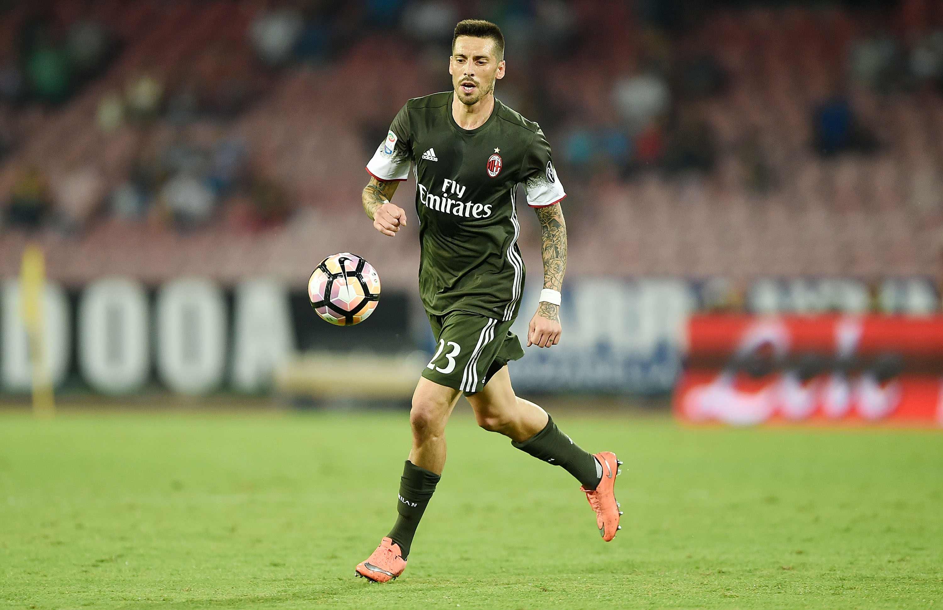 NAPLES, ITALY - AUGUST 27:  Jose Sosa of AC Milan in action before the Serie A match between SSC Napoli and AC Milan at Stadio San Paolo on August 27, 2016 in Naples, Italy.  (Photo by Francesco Pecoraro/Getty Images)