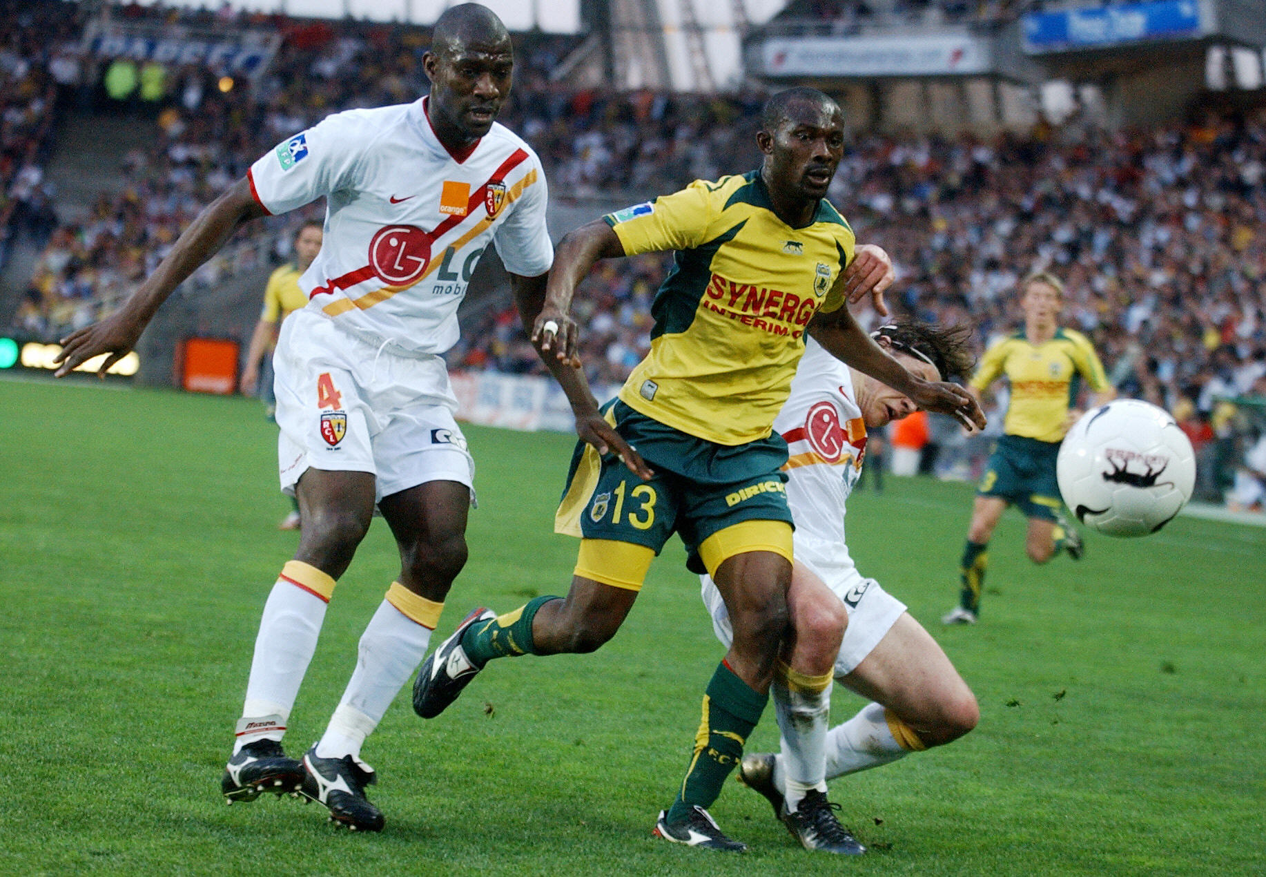 Nantes, FRANCE: Nantes' forward Mamadou Diallo (R) vies with Lens' s defender Adama Coulibaly (L) during their French L1 football match Nantes vs Lens, 14 April 2007 at the stadieum of La Beaujoire in Nantes. AFP PHOTO FRANCK PERRY (Photo credit should read FRANCK PERRY/AFP/Getty Images)