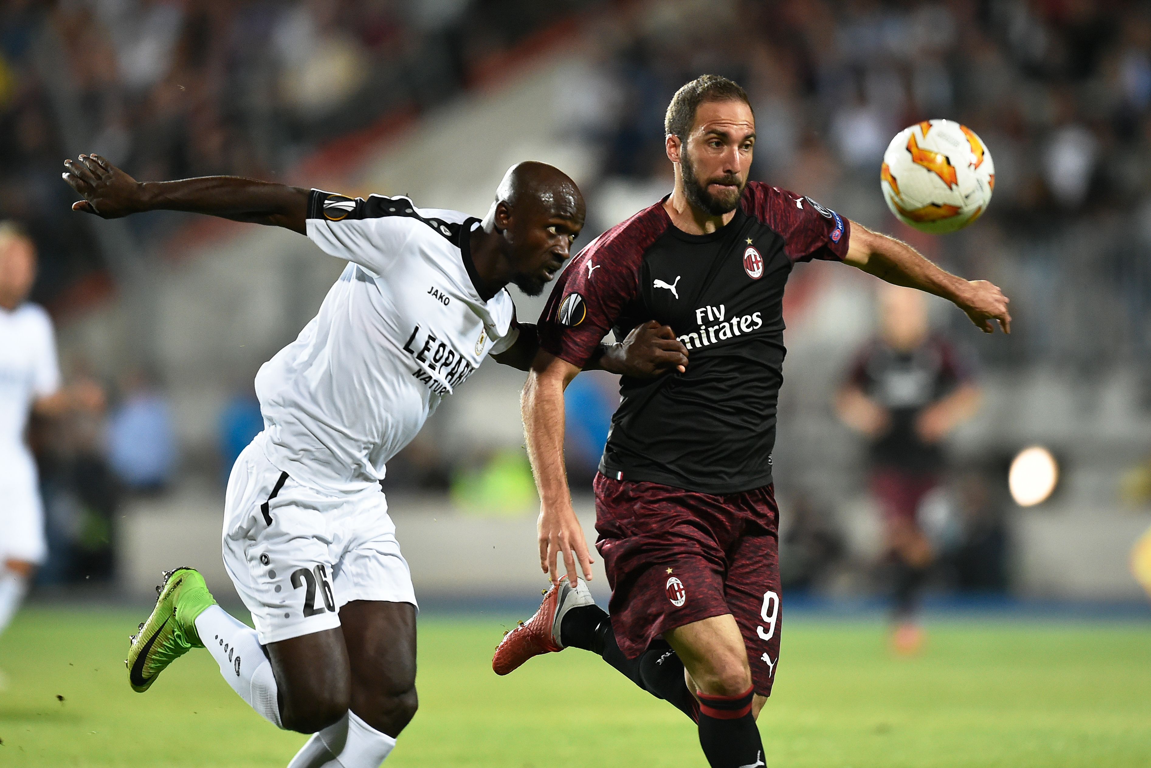 F91 Dudelange's Ghanaian defender Jerry Prempeh (L) vies for the ball with AC Milan's Argentinian forward Gonzalo Higuain during the UEFA Europa League Group F football match between F91 Dudelange and AC Milan at the Josy Barthel Stadium in Luxembourg, on September 20, 2018. (Photo by JOHN THYS / AFP) (Photo credit should read JOHN THYS/AFP/Getty Images)
