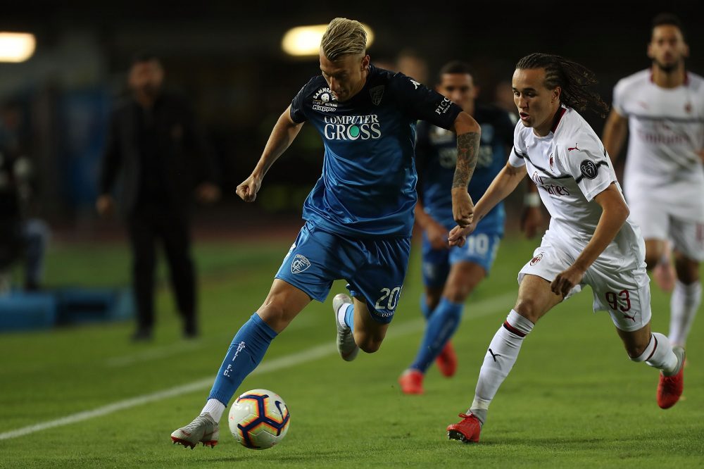 EMPOLI, ITALY - SEPTEMBER 27: Giovanni Di Lorenzo of Empoli FC in actio against Diego Laxalt of AC Milkan during the serie A match between Empoli and AC Milan at Stadio Carlo Castellani on September 27, 2018 in Empoli, Italy. (Photo by Gabriele Maltinti/Getty Images)