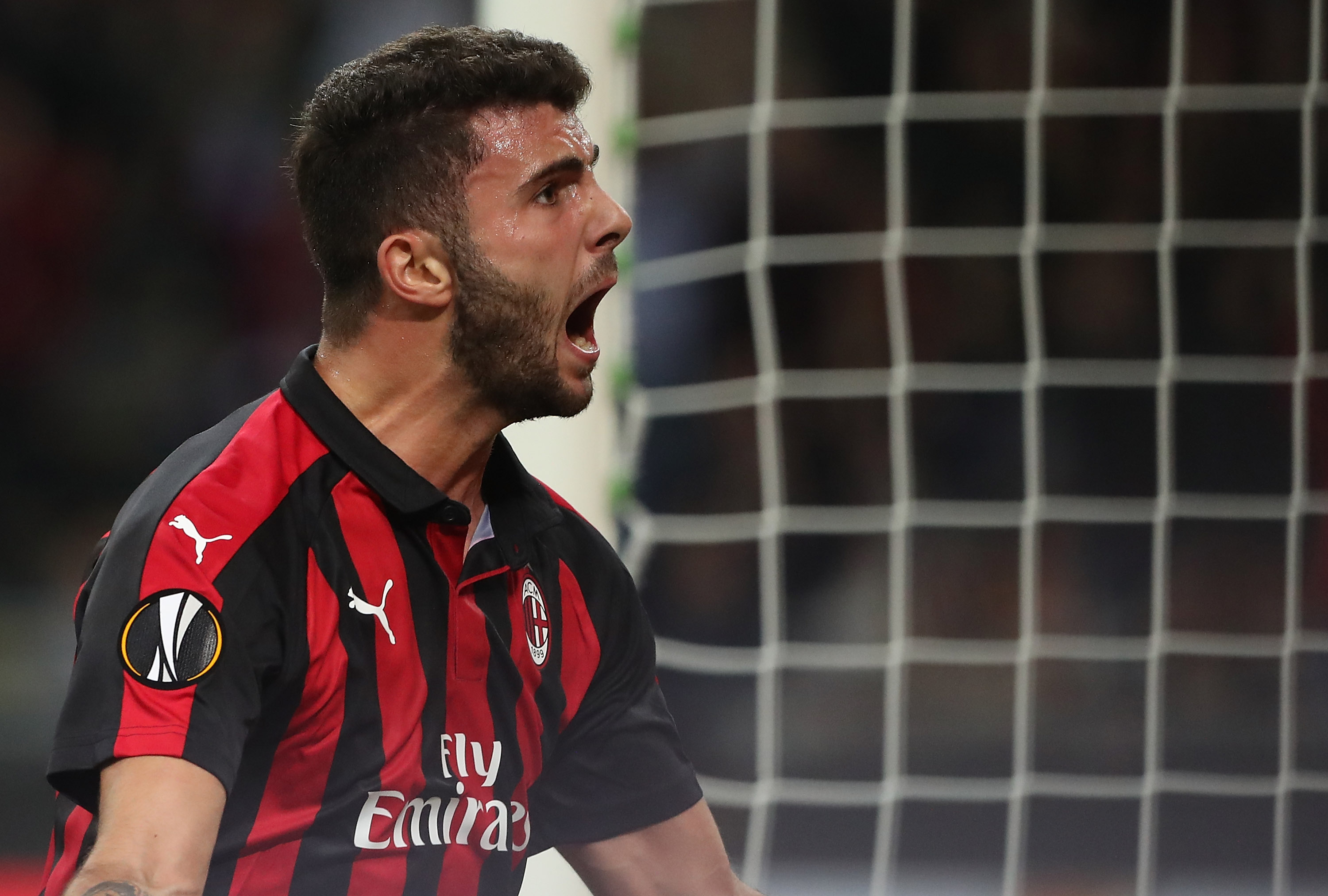 MILAN, ITALY - OCTOBER 04: Patrick Cutrone of AC Milan celebrates his goal during the UEFA Europa League Group F match between AC Milan and Olympiacos at Stadio Giuseppe Meazza on October 4, 2018 in Milan, Italy. (Photo by Marco Luzzani/Getty Images)