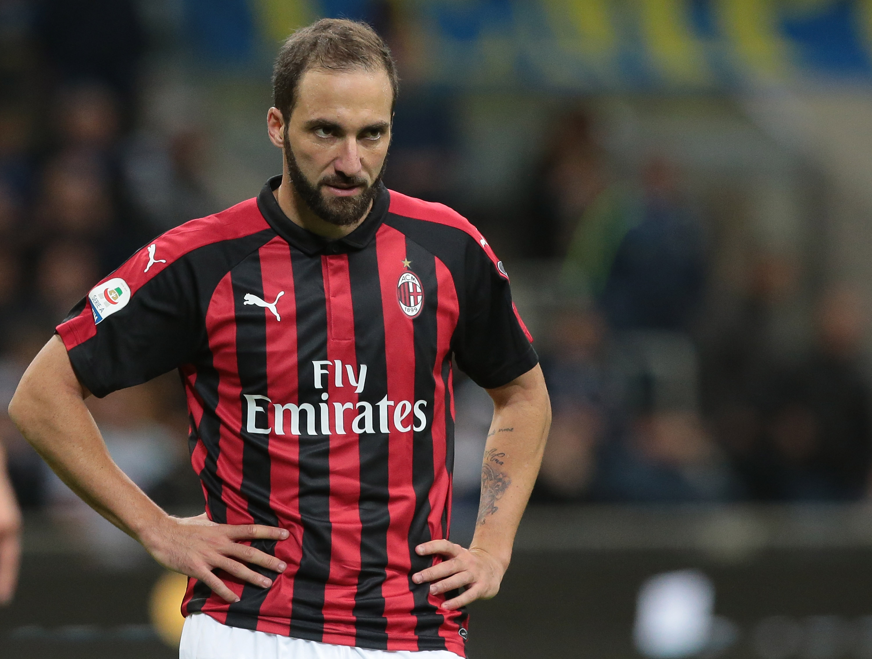 MILAN, ITALY - OCTOBER 21: Gonzalo Higuain of AC Milan shows his dejection during the Serie A match between FC Internazionale and AC Milan at Stadio Giuseppe Meazza on October 21, 2018 in Milan, Italy. (Photo by Emilio Andreoli/Getty Images)