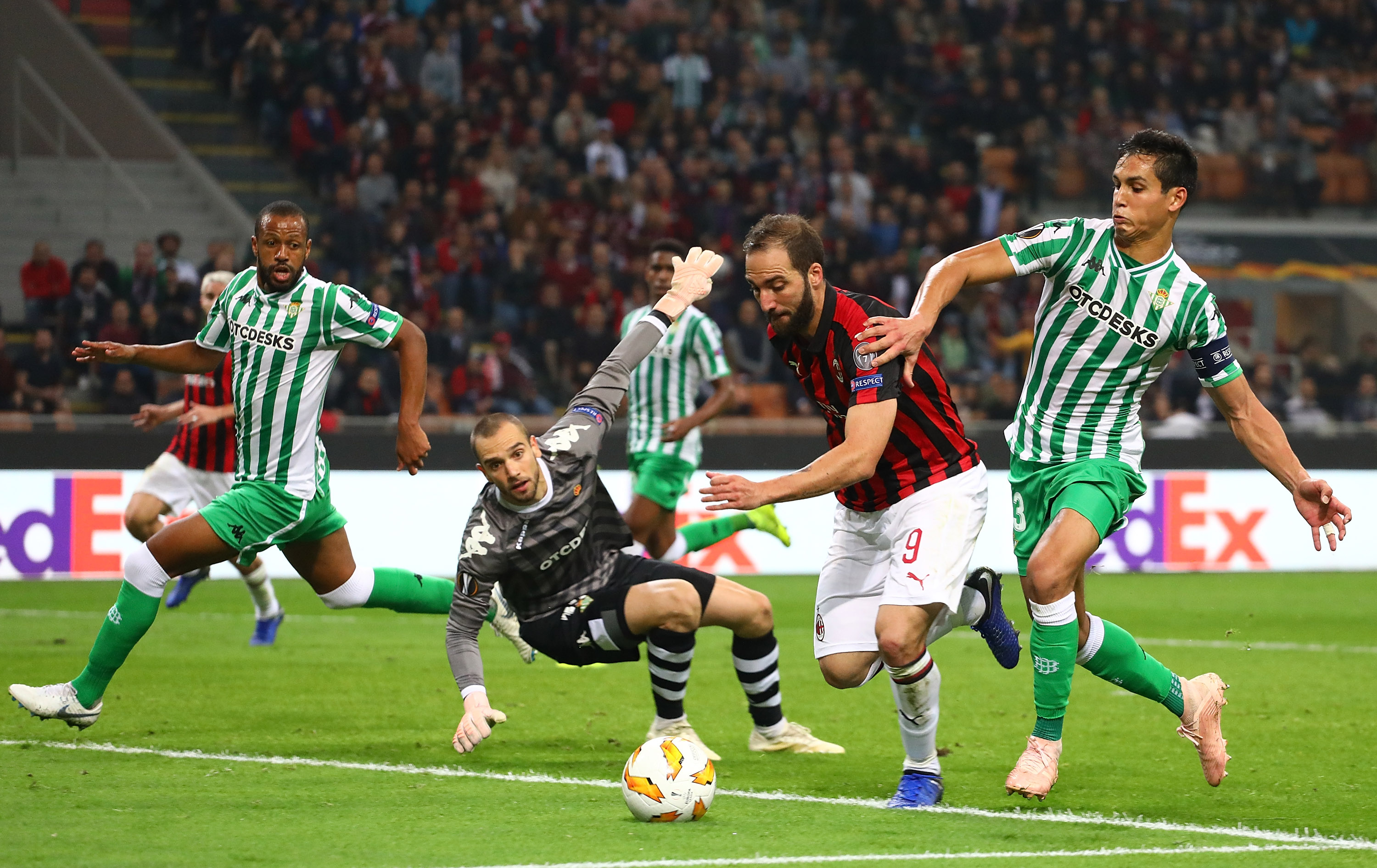 MILAN, ITALY - OCTOBER 25: Gonzalo Higuain of AC Milan competes for the ball with Aissa Mandi of Real Betis during the UEFA Europa League Group F match between AC Milan and Real Betis at Stadio Giuseppe Meazza on October 25, 2018 in Milan, Italy. (Photo by Marco Luzzani/Getty Images)