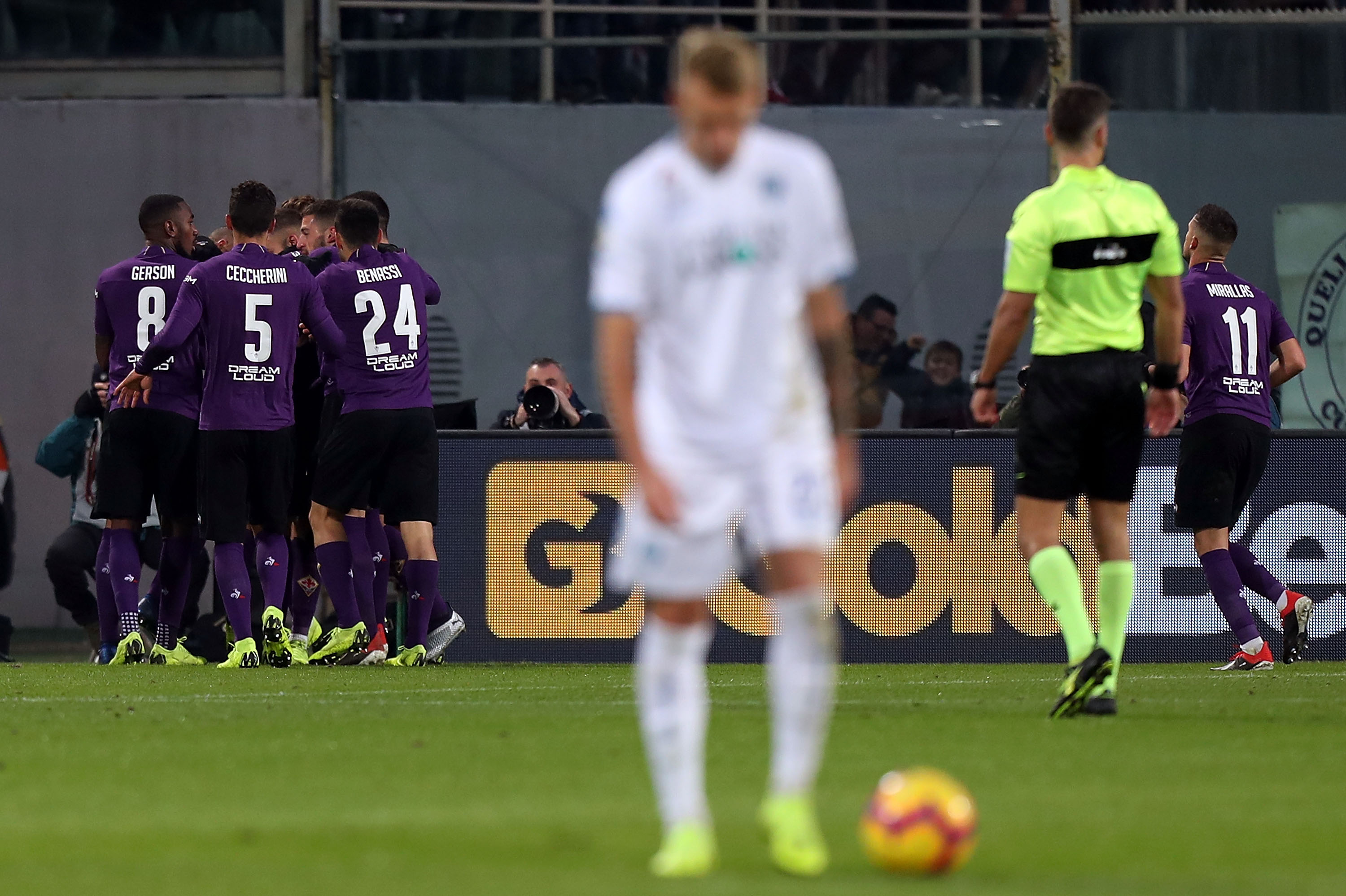 FLORENCE, ITALY - DECEMBER 16: Giovanni Simeone of ACF Fiorentina celebrates after scoring a goal during the Serie A match between ACF Fiorentina and Empoli at Stadio Artemio Franchi on December 16, 2018 in Florence, Italy.  (Photo by Gabriele Maltinti/Getty Images)