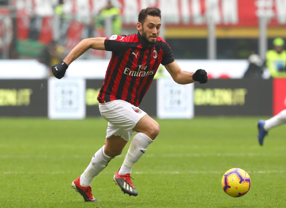 MILAN, ITALY - DECEMBER 02: Hakan Calhanoglu of AC Milan in action during the Serie A match between AC Milan and Parma Calcio at Stadio Giuseppe Meazza on December 2, 2018 in Milan, Italy. (Photo by Marco Luzzani/Getty Images)