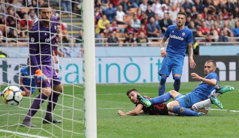 MILAN, ITALY - MAY 20: Patrick Cutrone of AC Milan scores his goal during the Serie A match between AC Milan and ACF Fiorentina at Stadio Giuseppe Meazza on May 20, 2018 in Milan, Italy. (Photo by Emilio Andreoli/Getty Images)