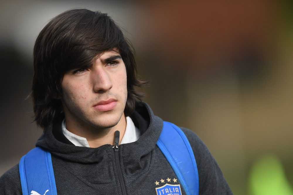FLORENCE, ITALY - NOVEMBER 13: Sandro Tonali of Italy looks on before training session at Centro Tecnico Federale di Coverciano on November 13, 2018 in Florence, Italy. (Photo by Claudio Villa/Getty Images)