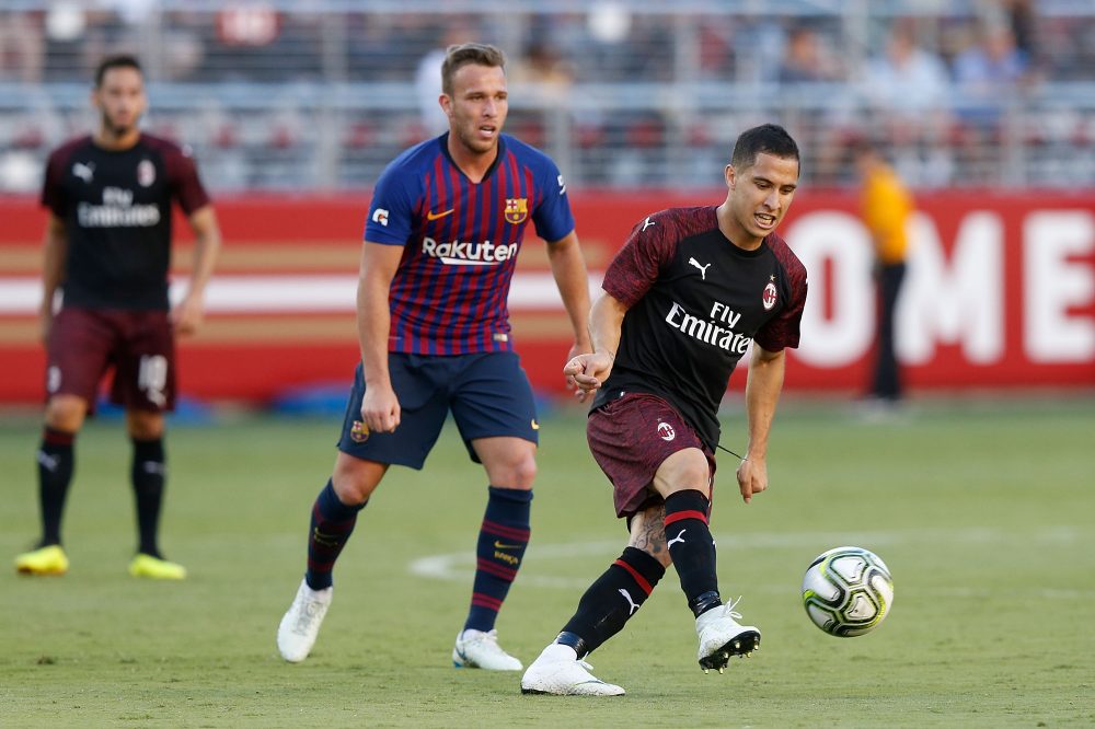 SANTA CLARA, CA - AUGUST 04: José Mauri #4 of AC Milan controls the ball against FC Barcelonaduring the International Champions Cup match at Levi's Stadium on August 4, 2018 in Santa Clara, California. (Photo by Lachlan Cunningham/Getty Images)