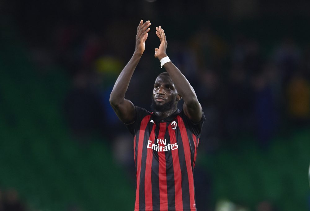 SEVILLE, SPAIN - NOVEMBER 08: Tiemoue Bakayoko of AC Milan waves to the fans after the end of the UEFA Europa League Group F match between Real Betis and AC Milan at Estadio Benito Villamarin on November 8, 2018 in Seville, Spain. (Photo by Aitor Alcalde/Getty Images)