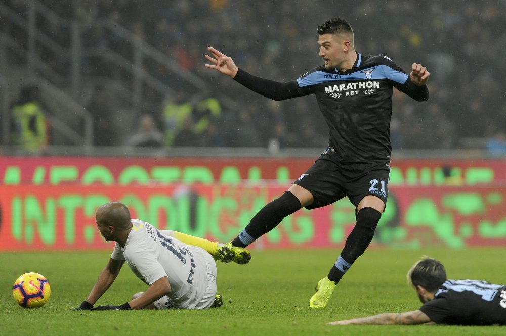 MILAN, ITALY - JANUARY 31: Sergej Milinkovic Savic of SS Lazio compete for the ball with Joao Mranda of FC Internazionale during the Coppa Italia match between FC Internazionale and SS Lazio at Stadio Giuseppe Meazza on January 31, 2019 in Milan, Italy. (Photo by Marco Rosi/Getty Images)