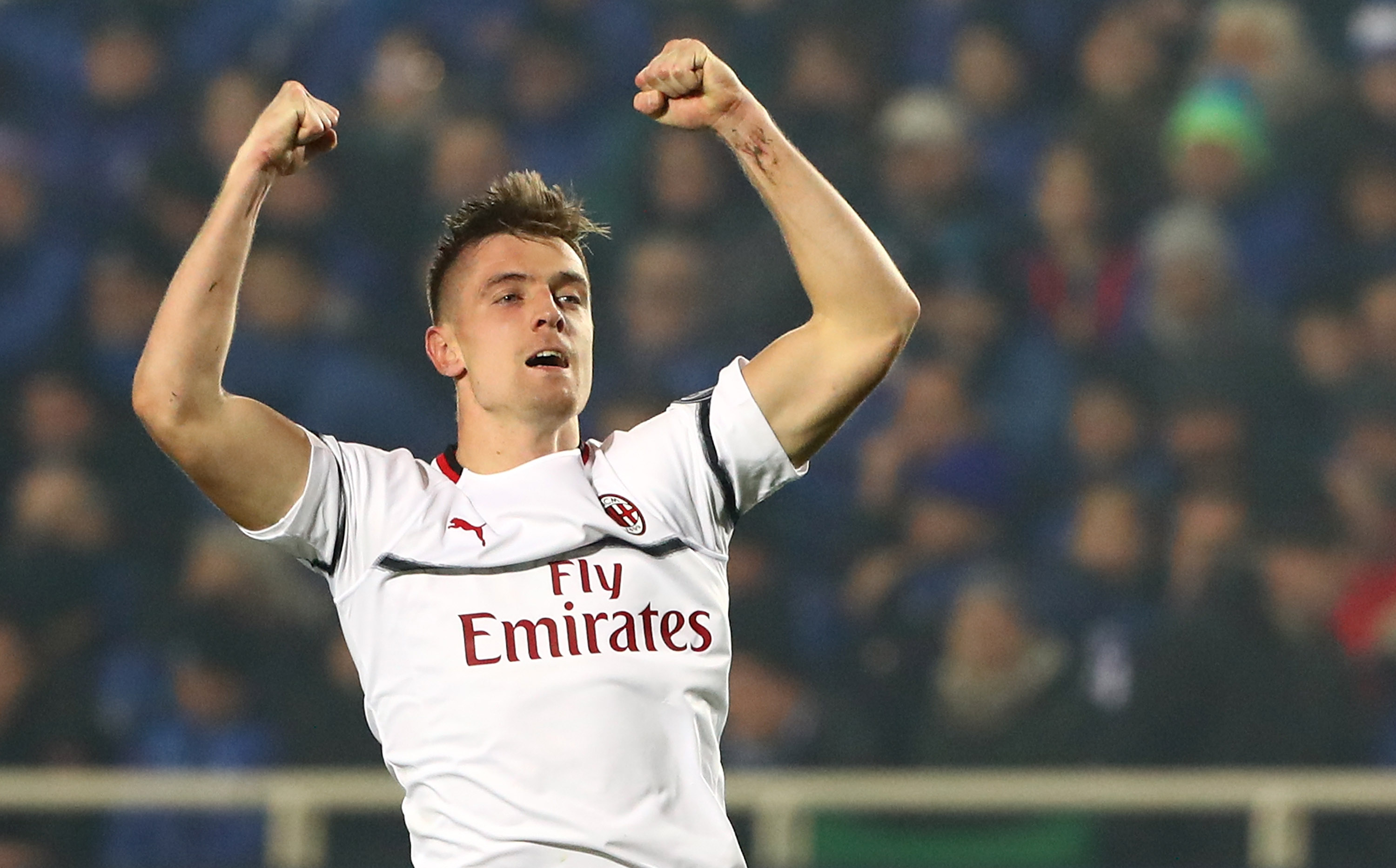 BERGAMO, ITALY - FEBRUARY 16: Krzysztof Piatek of AC Milan celebrates his second goal during the Serie A match between Atalanta BC and AC Milan at Stadio Atleti Azzurri d'Italia on February 16, 2019 in Bergamo, Italy. (Photo by Marco Luzzani/Getty Images)