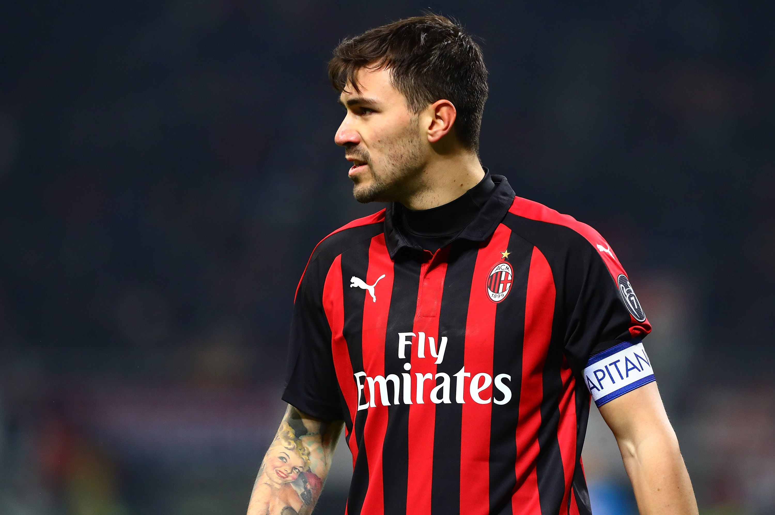 MILAN, ITALY - JANUARY 26: Alessio Romagnoli of AC Milan looks on during the Serie A match between AC Milan and SSC Napoli at Stadio Giuseppe Meazza on January 26, 2019 in Milan, Italy. (Photo by Marco Luzzani/Getty Images)