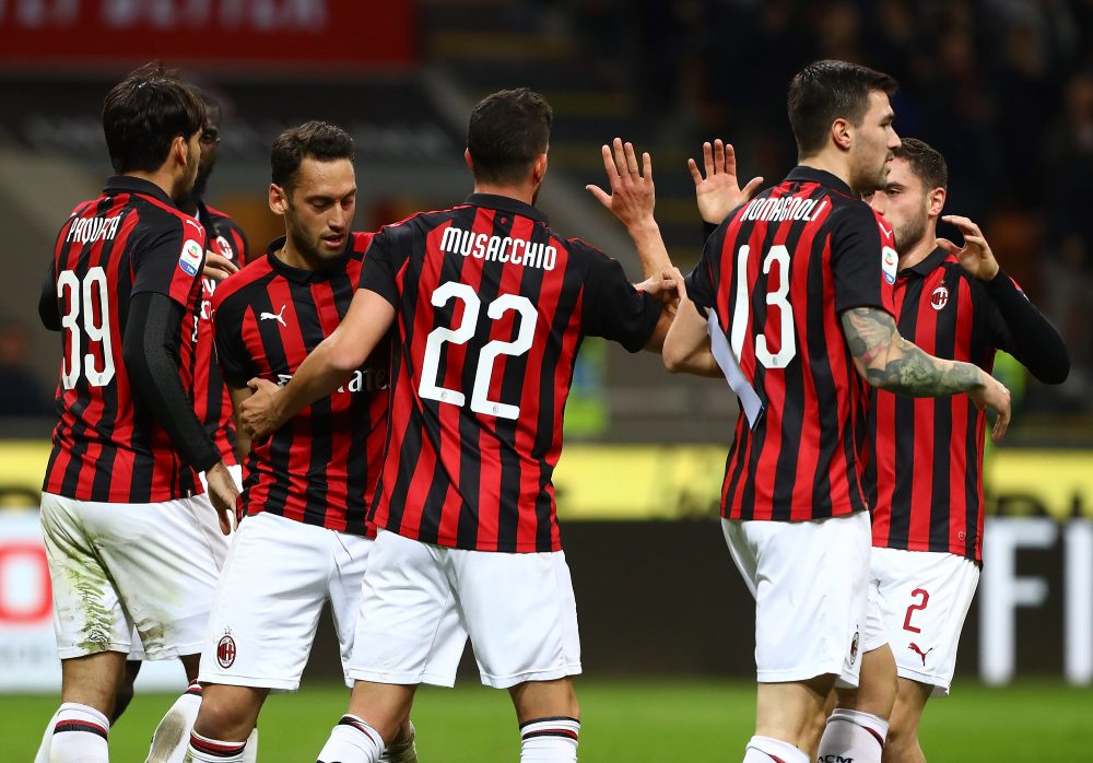 MILAN, ITALY - MARCH 02: Mateo Musacchio #22 of AC Milan celebrates with his team-mates after scoring the opening goal during the Serie A match between AC Milan and US Sassuolo at Stadio Giuseppe Meazza on March 2, 2019 in Milan, Italy. (Photo by Marco Luzzani/Getty Images)