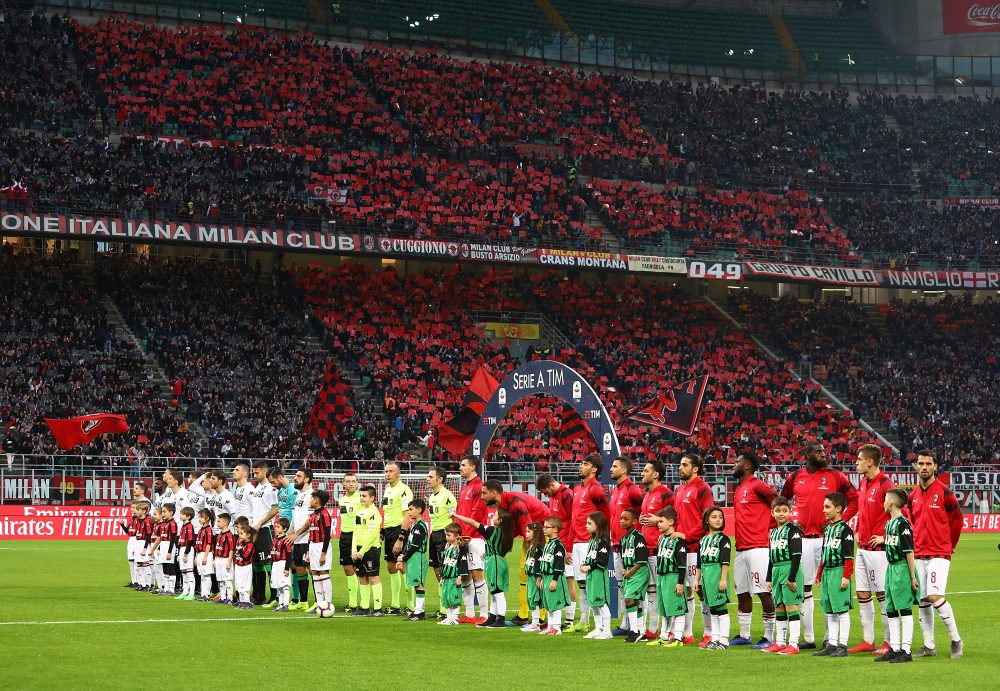 MILAN, ITALY - MARCH 02: AC Milan and US Sassuolo teams line up before the Serie A match between AC Milan and US Sassuolo at Stadio Giuseppe Meazza on March 2, 2019 in Milan, Italy. (Photo by Marco Luzzani/Getty Images)