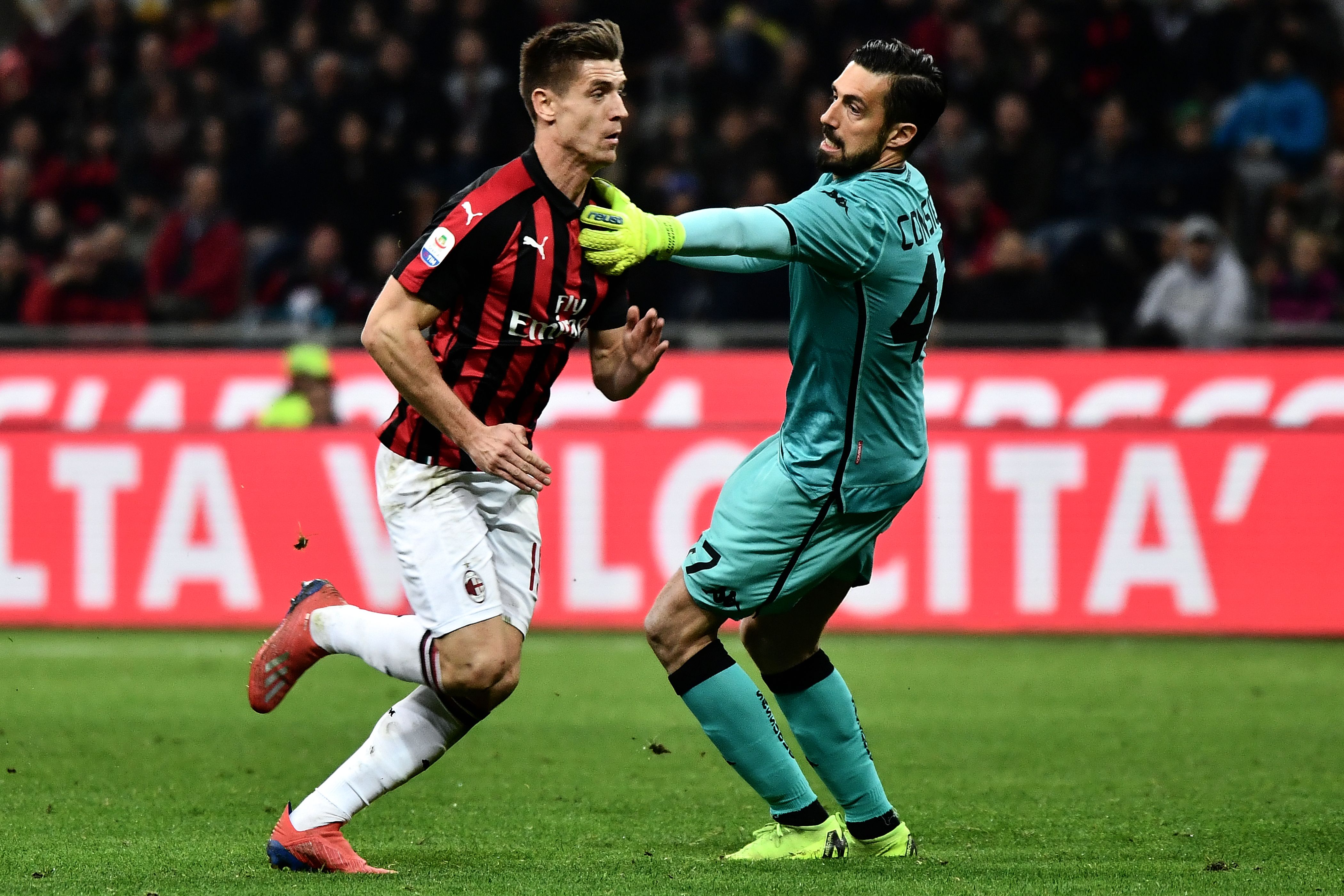 Sassuolo's Italian goalkeeper Andrea Consigli (R) pushes AC Milan's Polish forward Krzysztof Piatek (L) during the Italian Serie A football match between AC Milan and Sassuolo on March 2, 2019 at the San Siro stadium in Milan. (Photo by MARCO BERTORELLO / AFP) (Photo credit should read MARCO BERTORELLO/AFP/Getty Images)