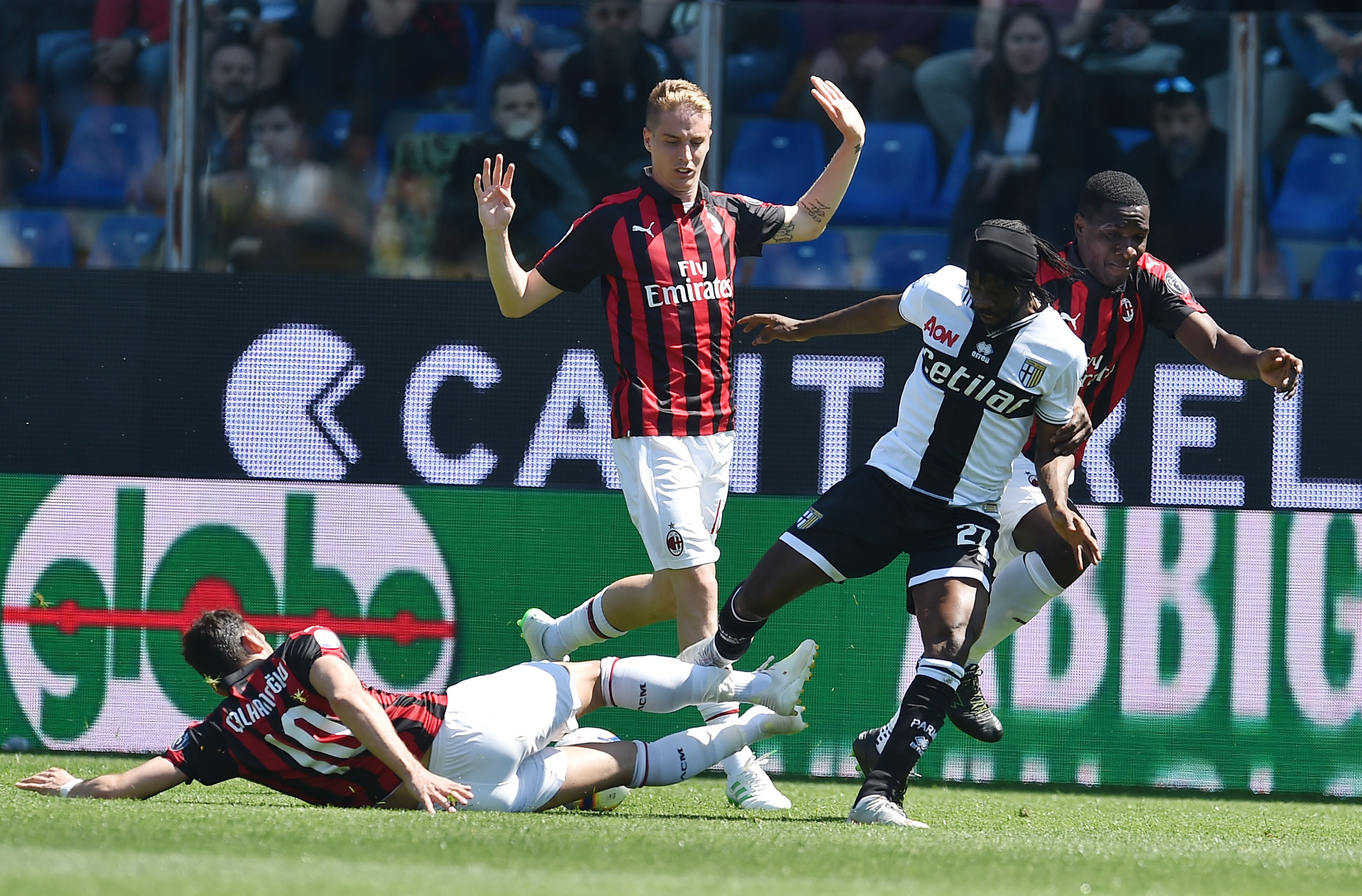 PARMA, ITALY - APRIL 20: Gervinho of Parma Calcio in action during the Serie A match between Parma Calcio and AC Milan at Stadio Ennio Tardini on April 20, 2019 in Parma, Italy. (Photo by Giuseppe Bellini/Getty Images)