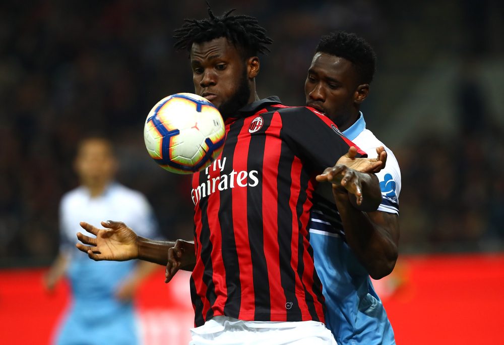 MILAN, ITALY - APRIL 24: Franck Kessie of AC Milan competes for the ball with Quissanga Bastos of SS Lazio during the TIM Cup match between AC Milan and SS Lazio at Stadio Giuseppe Meazza on April 24, 2019 in Milan, Italy. (Photo by Marco Luzzani/Getty Images)