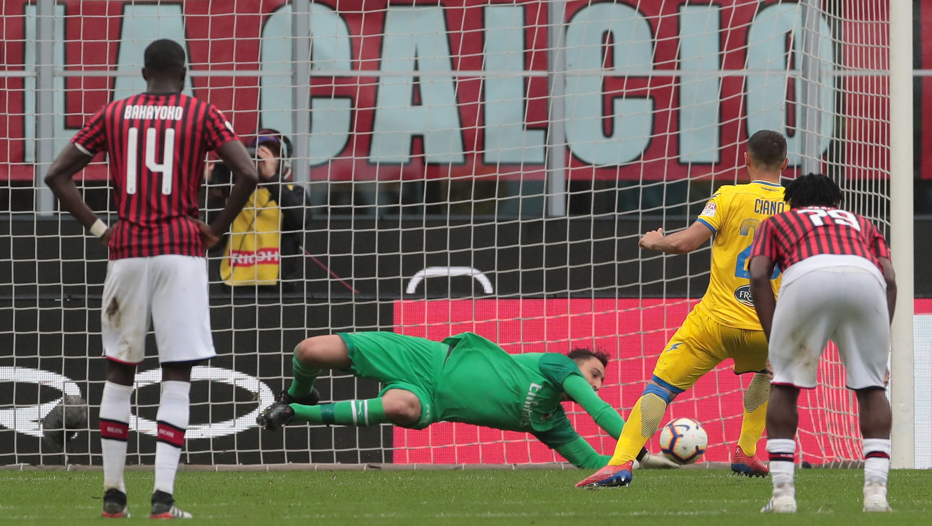 MILAN, ITALY - MAY 19:  Camillo Ciano of Frosinone Calcio misses a penalty kicks during the Serie A match between AC Milan and Frosinone Calcio at Stadio Giuseppe Meazza on May 19, 2019 in Milan, Italy.  (Photo by Emilio Andreoli/Getty Images)