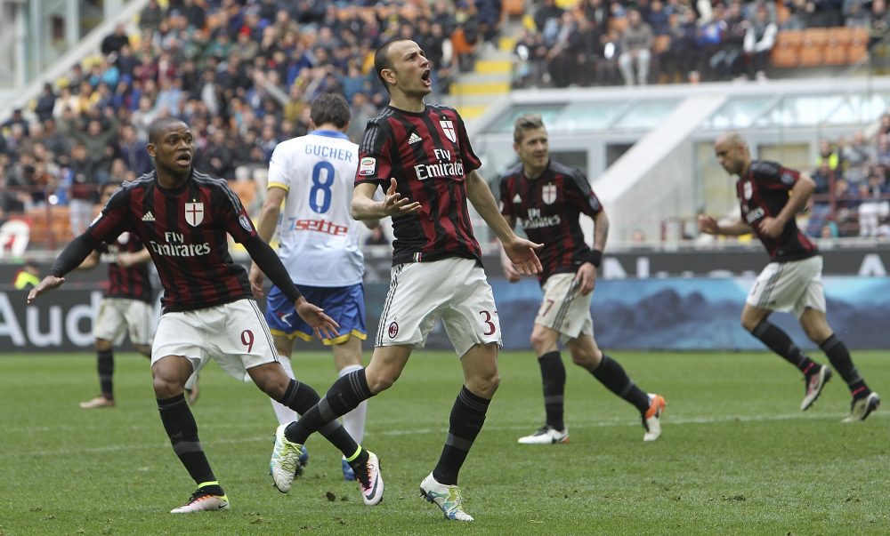 MILAN, ITALY - MAY 01: Luca Antonelli (C) of AC Milan celebrates his goal during the Serie A match between AC Milan and Frosinone Calcio at Stadio Giuseppe Meazza on May 1, 2016 in Milan, Italy. (Photo by Marco Luzzani/Getty Images)