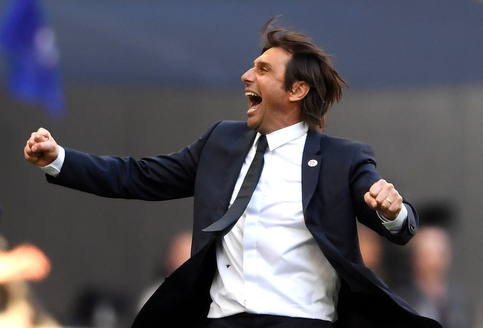 LONDON, ENGLAND - MAY 19: Antonio Conte, Manager of Chelsea celebrates his sides victory following The Emirates FA Cup Final between Chelsea and Manchester United at Wembley Stadium on May 19, 2018 in London, England. (Photo by Laurence Griffiths/Getty Images)