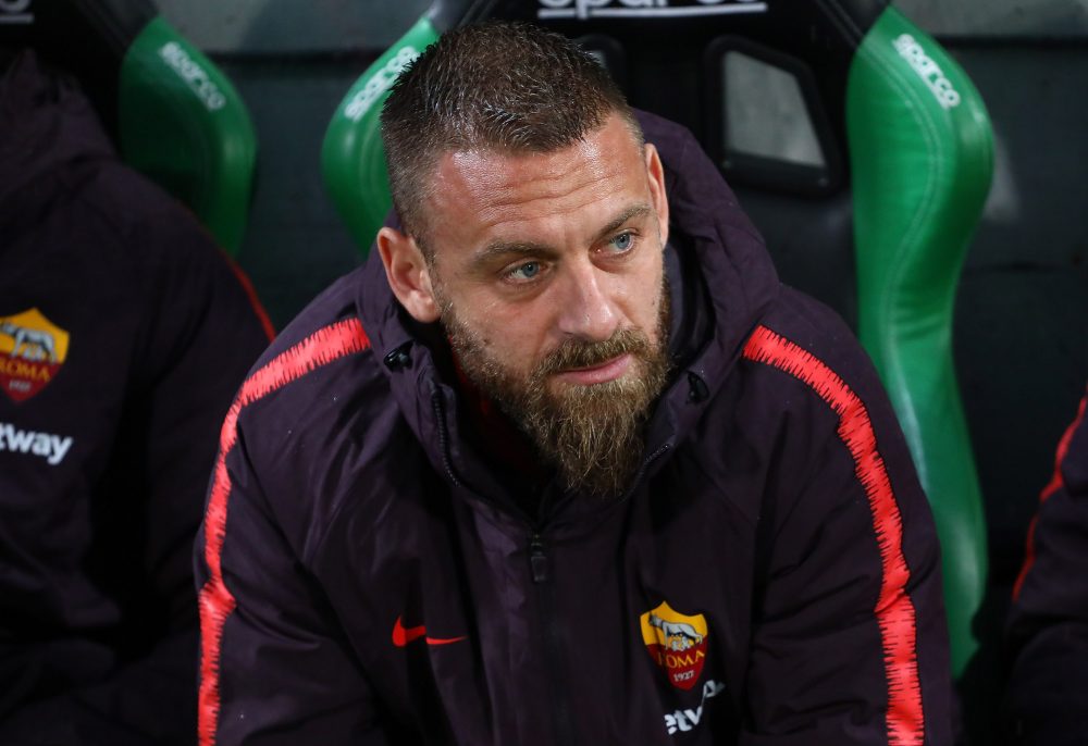 REGGIO NELL'EMILIA, ITALY - MAY 18: Daniele De Rossi of AS Roma looks on before the Serie A match between US Sassuolo and AS Roma at Mapei Stadium - Citta' del Tricolore on May 18, 2019 in Reggio nell'Emilia, Italy. (Photo by Marco Luzzani/Getty Images)