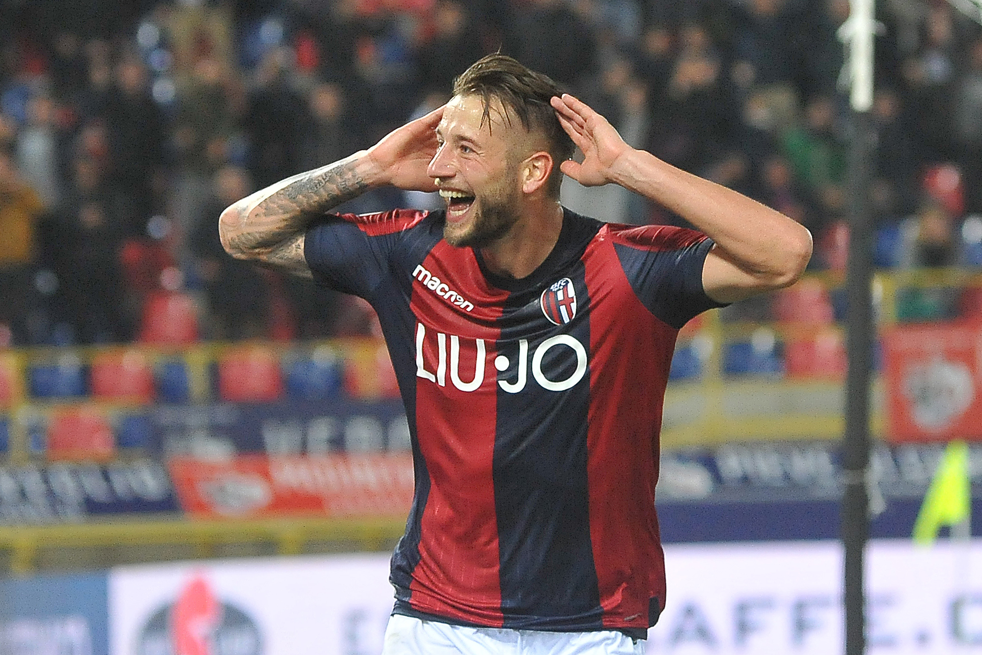 Report: AC Milan offer €20million for Bologna defender Dijks