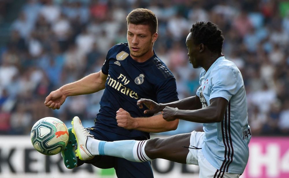 Real Madrid's Serbian forward Luka Jovic (L) challenges Celta Vigo's Danish forward Pione Sisto during the Spanish League football match between Celta Vigo and Real Madrid at the Balaidos Stadium in Vigo on August 17, 2019. (Photo by MIGUEL RIOPA / AFP) (Photo credit should read MIGUEL RIOPA/AFP/Getty Images)