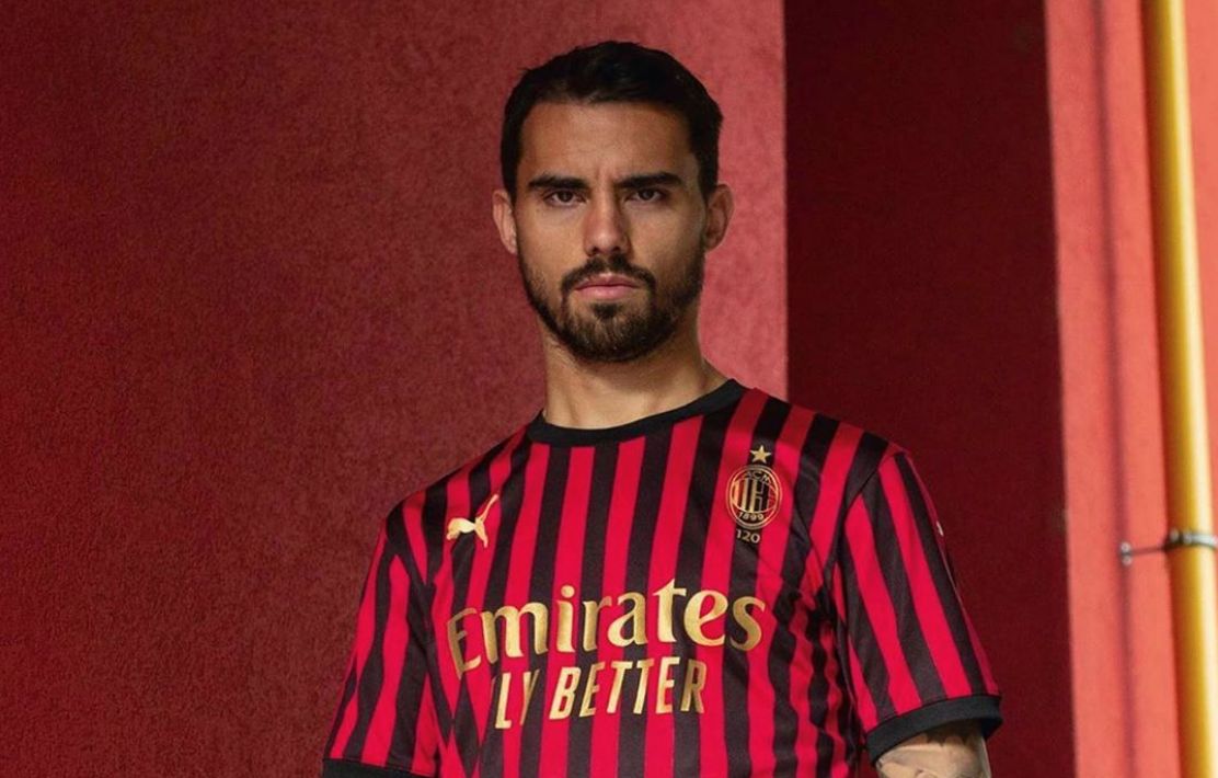 Ac milan store 120 anniversary jersey