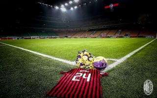 Photo: AC Milan lay pitchside tribute to Kobe Bryant before game