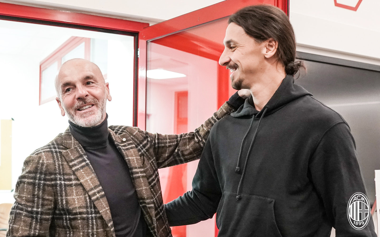 Photo: Ibrahimovic meets Pioli before undergoing voluntary individual  training session