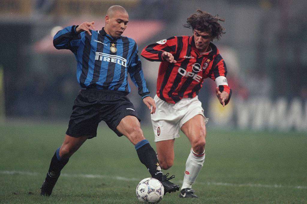 Watch: Amazing footage shows Milan legend Maldini came out on top against  Inter star Ronaldo