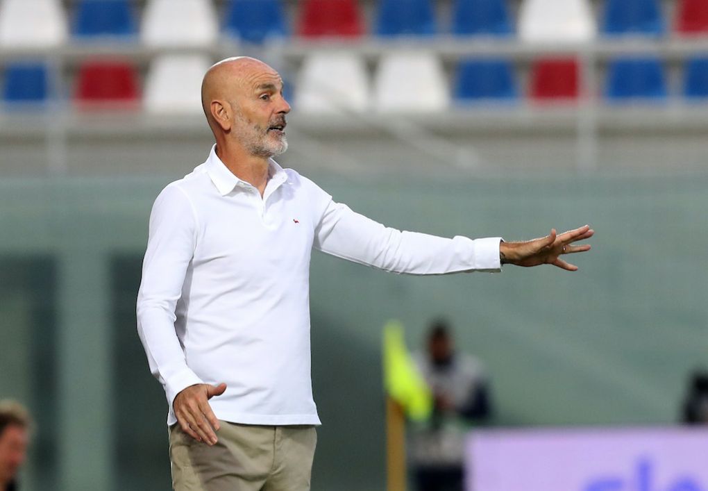 CROTONE, ITALY - SEPTEMBER 27: Head coach of Milan Stefano Pioli gestures during the Serie A match between FC Crotone and AC Milan at Stadio Comunale Ezio Scida on September 27, 2020 in Crotone, Italy. (Photo by Maurizio Lagana/Getty Images)