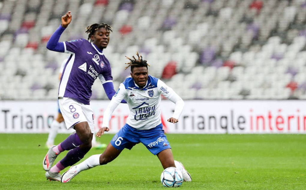08 KOUADIO KONE TOU - 06 ROMINIGUE KOUAME TRO - FAUTE - CHUTE FOOTBALL : Toulouse vs Troyes - Ligue 2 BKT - 03/10/2020 FEP/Panoramic PUBLICATIONxNOTxINxFRAxITAxBEL