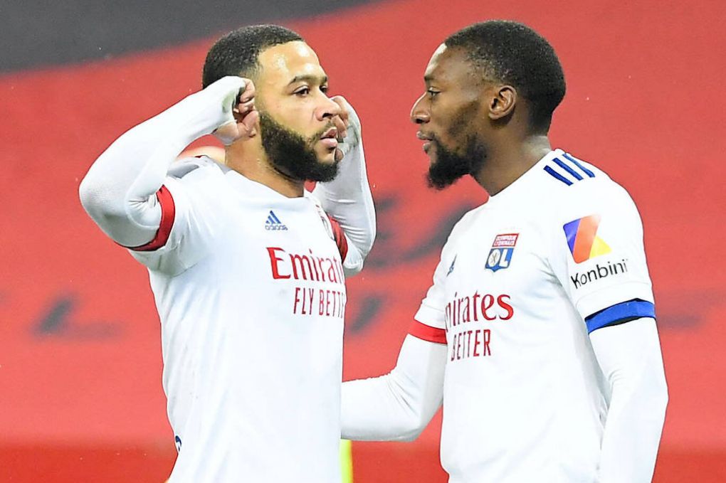 JOIE - FAIR PLAY - 10 MEMPHIS DEPAY OL - 07 KARL TOKO EKAMBI OL FOOTBALL : Nice vs Lyon - Ligue 1 Uber Eats - 19/12/2020 FEP/Panoramic PUBLICATIONxNOTxINxFRAxITAxBEL