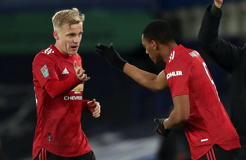 Everton v Manchester United, ManU - Carabao Cup - Quarter Final - Goodison Park Manchester United s Donny van de Beek left is replaced by team-mate Anthony Martial during the Carabao Cup, Quarter Final match at Goodison Park, Liverpool. EDITORIAL USE ONLY No use with unauthorised audio, video, data, fixture lists, club/league logos or live services. Online in-match use limited to 120 images, no video emulation. No use in betting, games or single club/league/player publications. PUBLICATIONxINxGERxSUIxAUTxONLY Copyright: xNickxPottsx 57261575