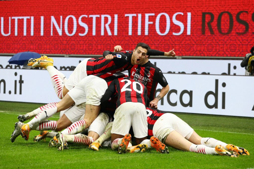 MILAN, ITALY - DECEMBER 23: Theo Hernandez (Can not be seen) of AC Milan celebrates with team mates after scoring their sides third goal during the Serie A match between AC Milan and SS Lazio at Stadio Giuseppe Meazza on December 23, 2020 in Milan, Italy. Sporting stadiums around Italy remain under strict restrictions due to the Coronavirus Pandemic as Government social distancing laws prohibit fans inside venues resulting in games being played behind closed doors. (Photo by Marco Luzzani/Getty Images)